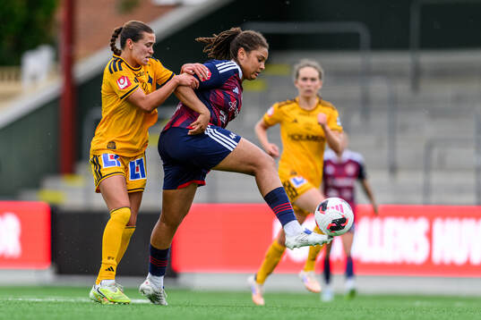 IFK Norrköpings Isabella Sibley och Rosengårds Jo-Anne