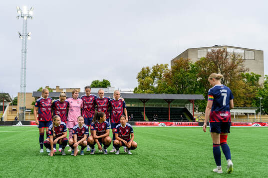 Rosengårds spelare ställer upp för lagbild