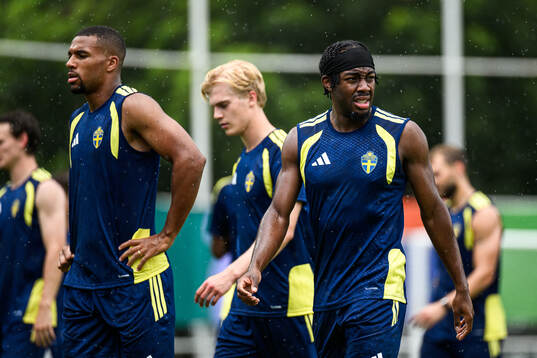 Isak Hien, Lucas Bergvall and Anthony Elanga of the Swedish