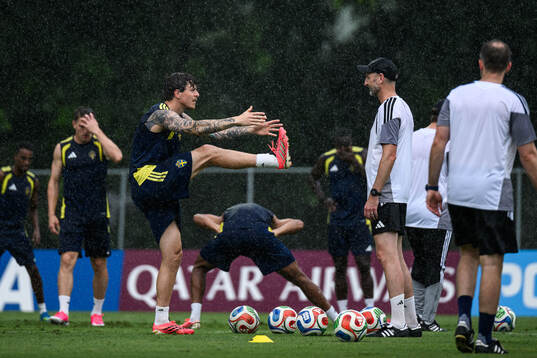 Victor Nilsson Lindelöf and Assistant coach Andreas