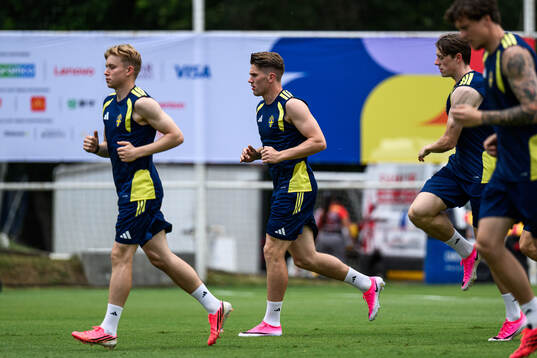 Daniel Svensson, Viktor Gyökeres and Elliot Stroud of the