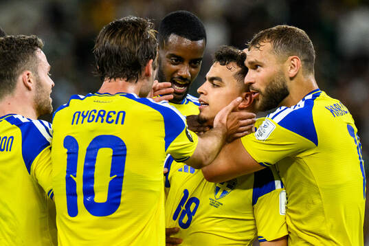 Yasin Ayari of Sweden celebrate with Benjamin Nygren,