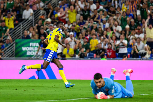Alexander Isak of Sweden celebrates