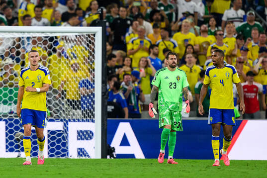 Gustaf Lagerbielke, goalkeeper Kristoffer Nordfeldt and