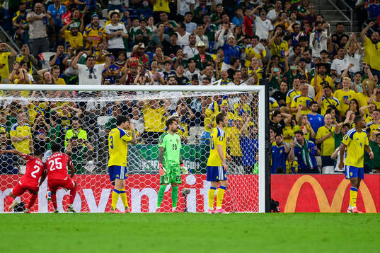 Victor Nilsson Lindelöf, goalkeeper Kristoffer Nordfeldt,