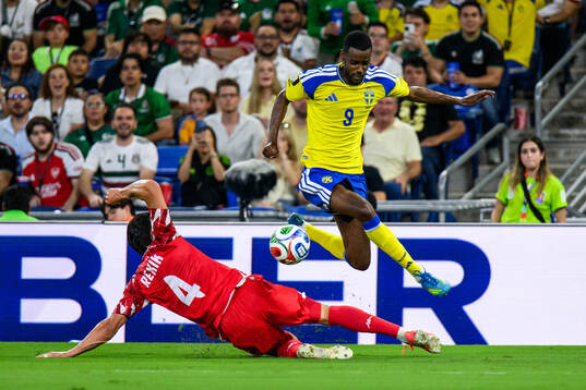 Omar Rekik of Tunisia and Alexander Isak of Sweden