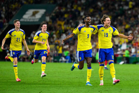 Alexander Bernhardsson, Elliot Stroud, Alexander Isak and