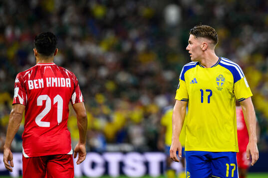 Mohamed Amine Ben Hmida of Tunisia and Viktor Gyökeres of