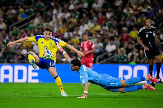 Viktor Gyökeres of Sweden and goalkeeper Mouhib Chamakh of