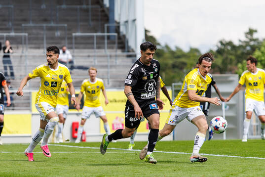 Örebros Antonio Yakoub och Falkenbergs Oskar Lindberg