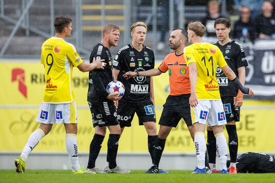 Örebros Karl Holmberg, Victor Sandberg, Domare Rambod
