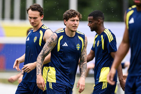 Hjalmar Ekdal and Victor Nilsson Lindelöf of the Swedish