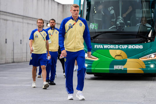 Eric Smith of Sweden arrives at Estadio Monterrey