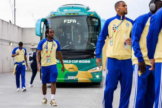 Anthony Elanga of Sweden arrives at Estadio Monterrey