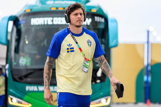 Victor Nilsson Lindelöf of Sweden arrives at Estadio