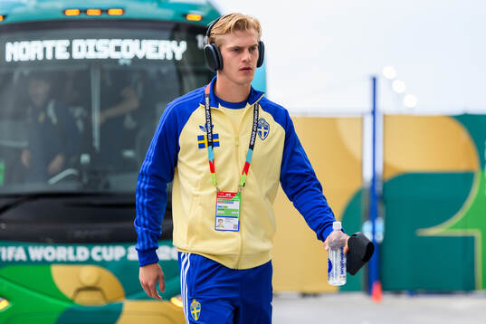 Lucas Bergvall of Sweden arrives at Estadio Monterrey