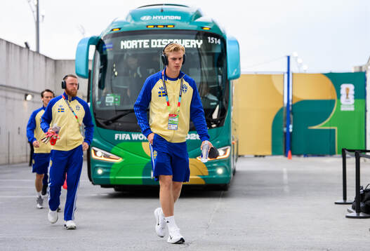 Lucas Bergvall of Sweden arrives at Estadio Monterrey
