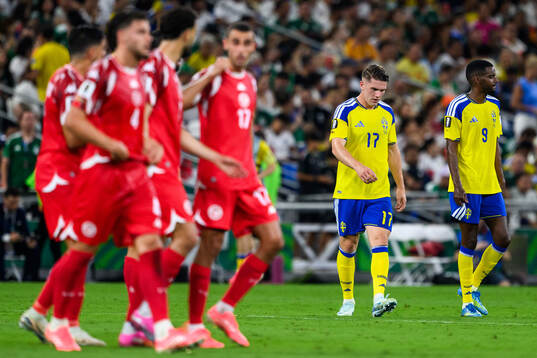 Viktor Gyökeres and Alexander Isak of Sweden