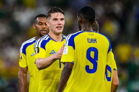 Viktor Gyökeres and Alexander Isak of Sweden celebrate