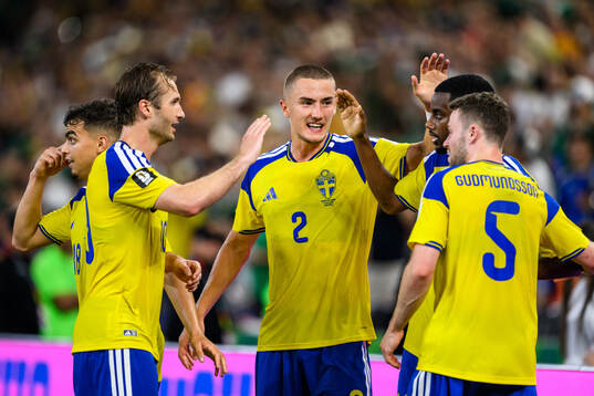 Alexander Isak of Sweden celebrate with Yasin Ayari,