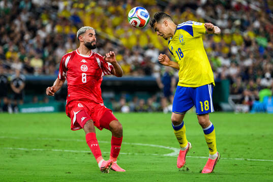 Elias Saad of Tunisia and Yasin Ayari of Sweden