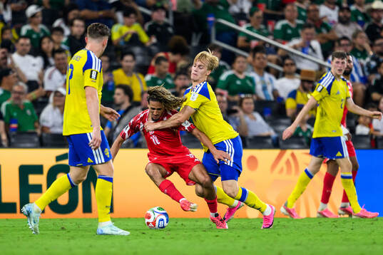 Hannibal Mejbri of Tunisia and Lucas Bergvall of Sweden