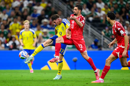 Viktor Gyökeres of Sweden and Rani Khedira of Tunisia
