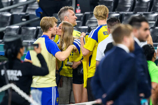 Lucas Bergvall of Sweden with his girlfriend Mackenzie