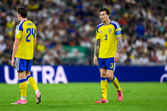 Victor Nilsson Lindelöf of Sweden looks dejected
