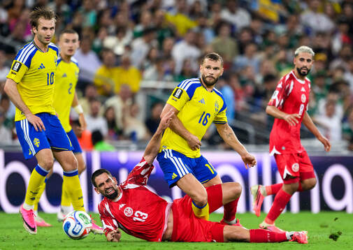 Rani Khedira of Tunisia and Jesper Karlström of Sweden