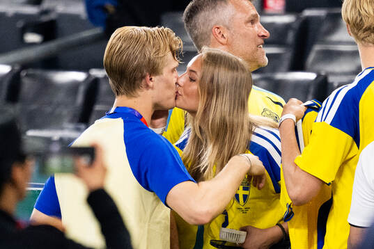 Lucas Bergvall of Sweden with his girlfriend Mackenzie