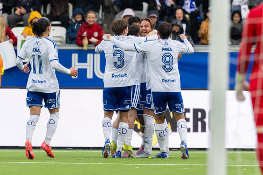 IFK Norrköpings Christoffer Nyman jublar med lagkamrater