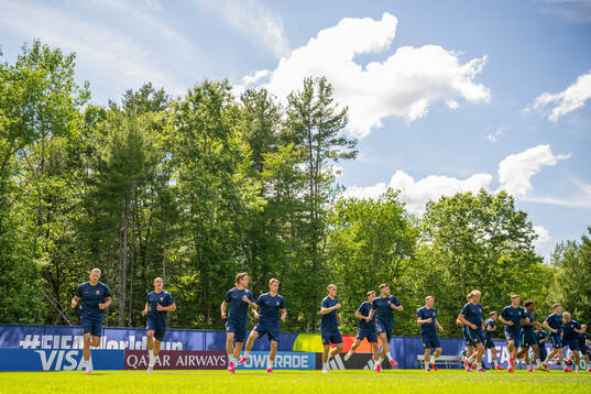 Patrick Berg and players of the Norwegian national football