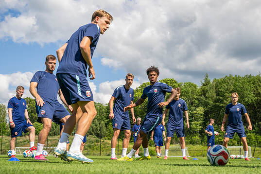 Kristoffer Ajer, Oscar Bobb and players of the Norwegian