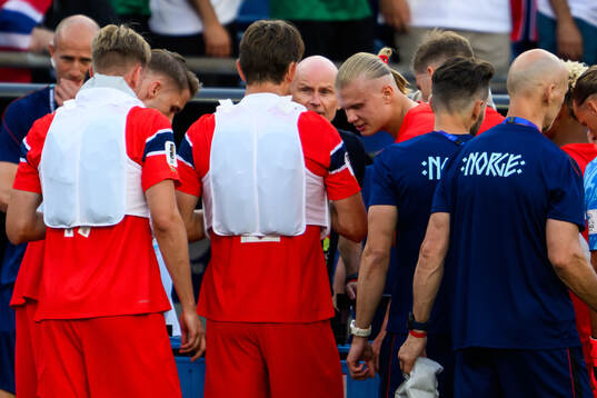 Head coach Ståle Solbakken and Erling Braut Haaland of