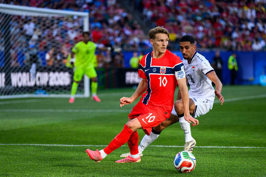 Martin Ødegaard of Norway and Amir Alammari of Iraq