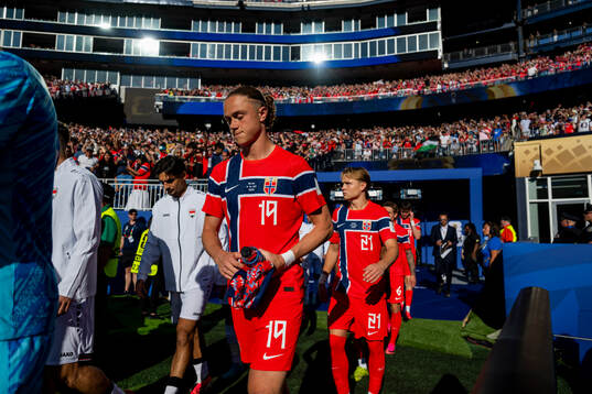 Thelo Aasgaard and Andreas Schjelderup of Norway enter the