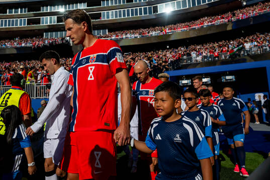 Sander Berge and Fredrik Aursnes of Norway enter the pitch