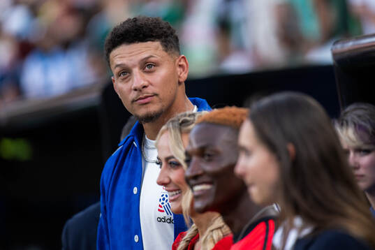 Patrick Mahomes of Kansas City Chiefs watching the game