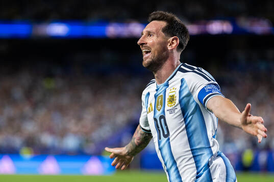 Bläddra bland fler bilder av Football, FIFA World Cup 2026, day 6, Argentina - Algeria