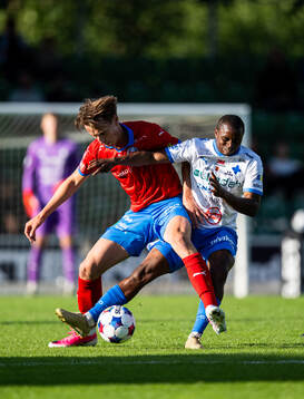 Helsingborgs Lukas Kjellnäs och IFK Värnamos Abdulrazaq