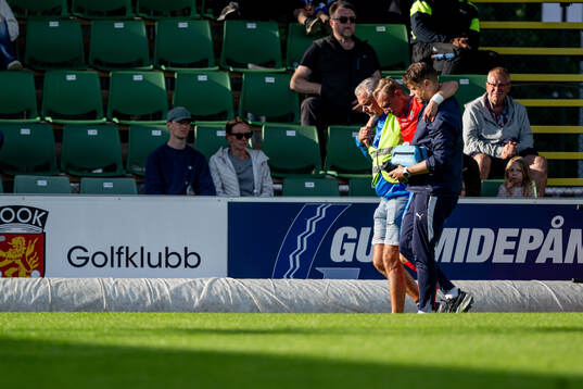 Helsingborgs Jakob Voelkerling Persson lämnar planen