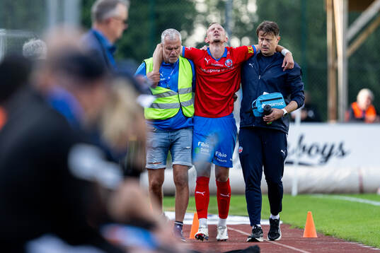Helsingborgs Jakob Voelkerling Persson lämnar planen