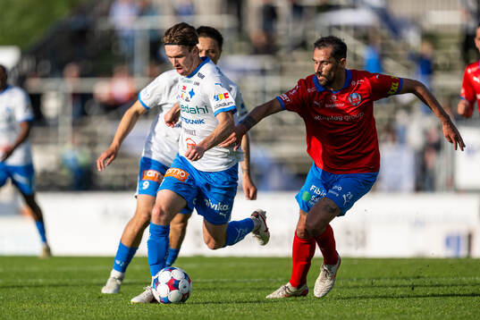 IFK Värnamos Carl Johansson och Helsingborgs Loret Sadiku