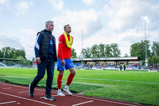 Helsingborgs Jakob Voelkerling Persson lämnar skadad