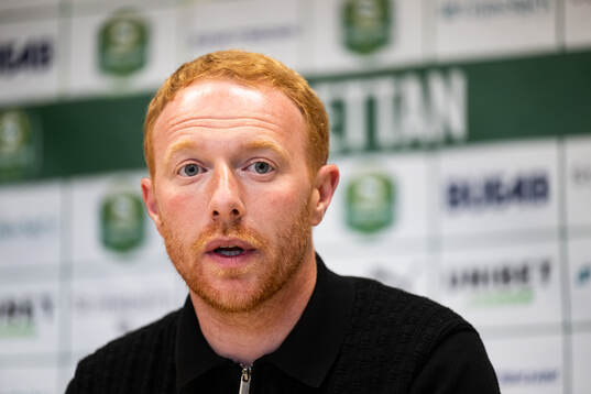 Helsingborgs manager Stevie Grieve på presskonferensen