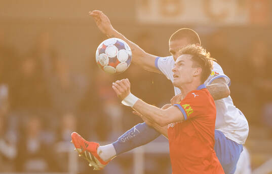 Helsingborgs Alexander Johansson och IFK Värnamos Douglas