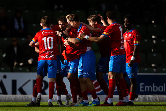 Helsingborgs Loret Sadiku jublar med lagkamrater