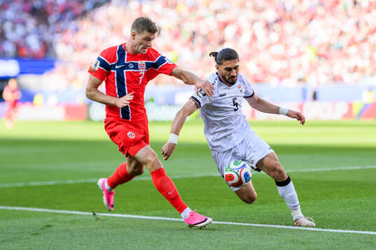 Alexander Sørloth of Norway and Akam Hashim Rahman of Iraq