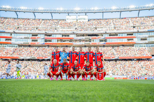 The starting eleven of Norway pose for a team photo